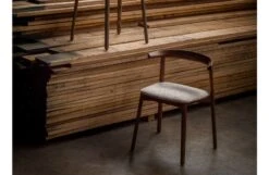 Ando Dining Chair With Upholstered Seat -Vitra || Muuto Sales ando chair upholstered lifestyle 2