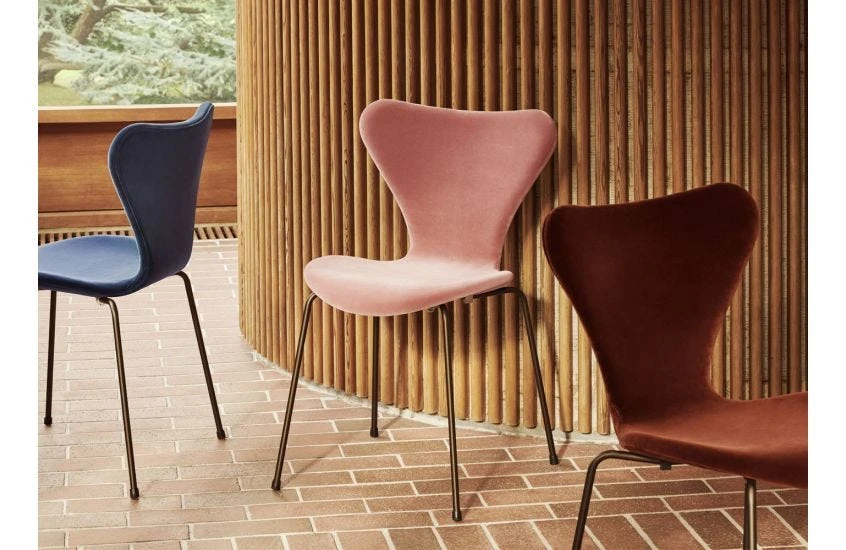 Fritz Hansen Series 7 Chair In Upholstered Velvet 4 Fritz Hansen Series 7 Chair In Upholstered Velvet - Image 2