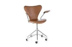 Fritz Hansen Series 7 Swivel Armchair In Walnut Leather